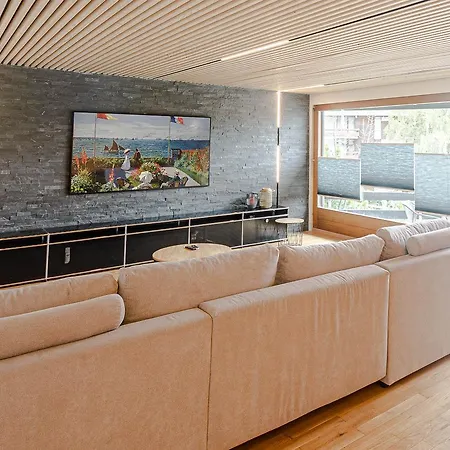 Alpine Family Retreat, Sleeps 10 Apartman