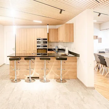 Alpine Family Retreat, Sleeps 10 *