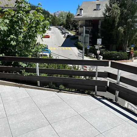 Alpine Family Retreat, Sleeps 10 Apartman *