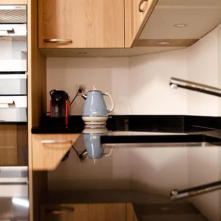 Alpine Family Retreat, Sleeps 10 Apartman *