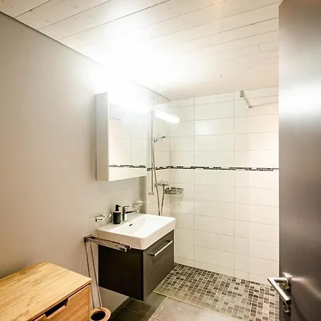 Alpine Family Retreat, Sleeps 10 Apartman